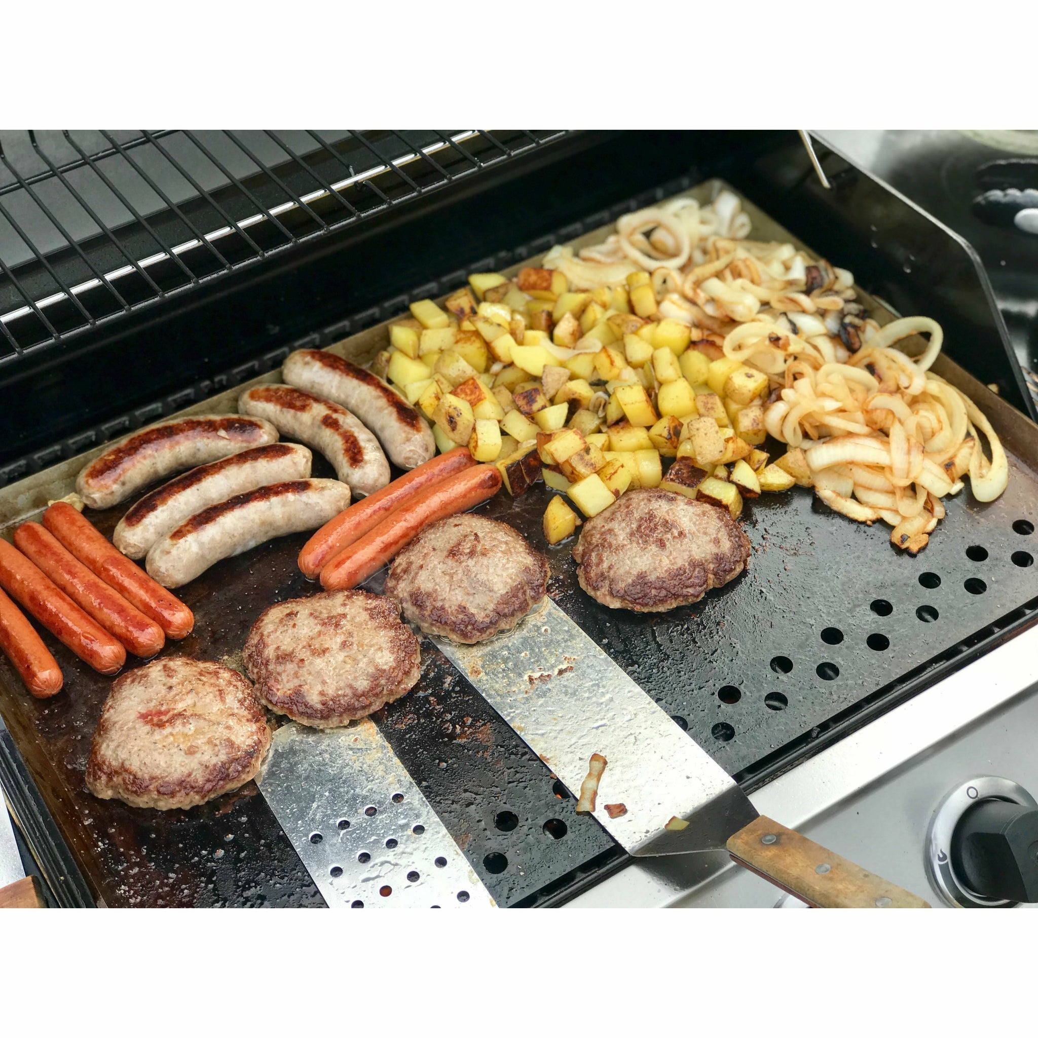 https://steelmadeusa.com/cdn/shop/products/flat-top-ultimate-kit-outdoor-grill-griddle-steelmade-515880_2048x.jpg?v=1661532088