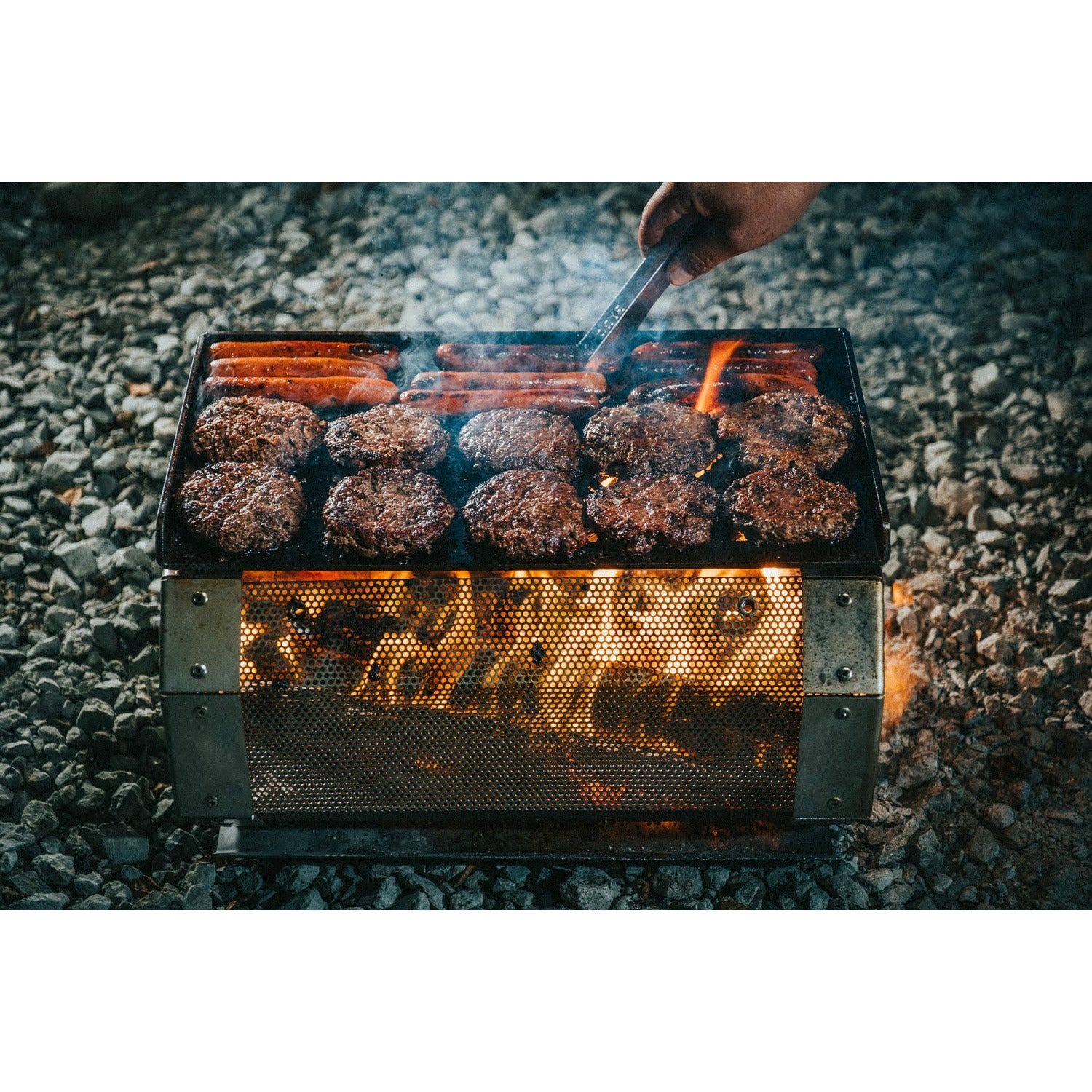 https://steelmadeusa.com/cdn/shop/products/pyro-camp-fire-pit-grill-kit-flat-top-griddle-pyro-products-632968_2048x.jpg?v=1655247309